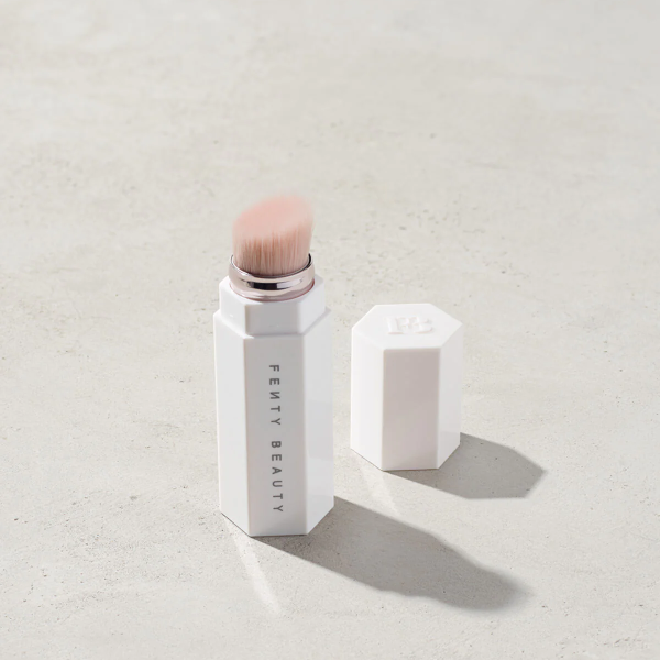 Fenty Beauty Portable Highlighter Brush-140
