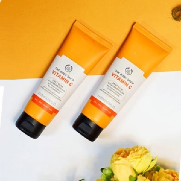 The Body Shop Vitamin C Daily Glow Cleansing Polish-125ml