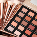 Iconic London Day To Slay Eyeshadow Palette