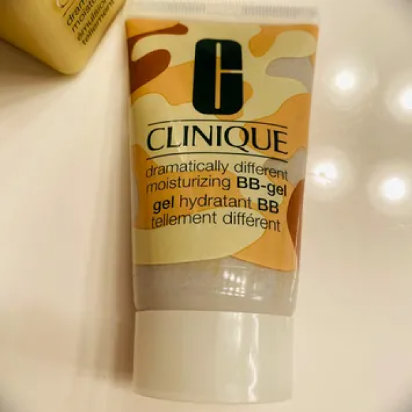 Clinique Dramatically Different Moisturizing BB Gel-50ml