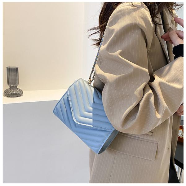 Bag Women's Classic Niche Design Wave Internet Popular Fashion Chain Shoulder Bag Instagram All-match Small Square Bag