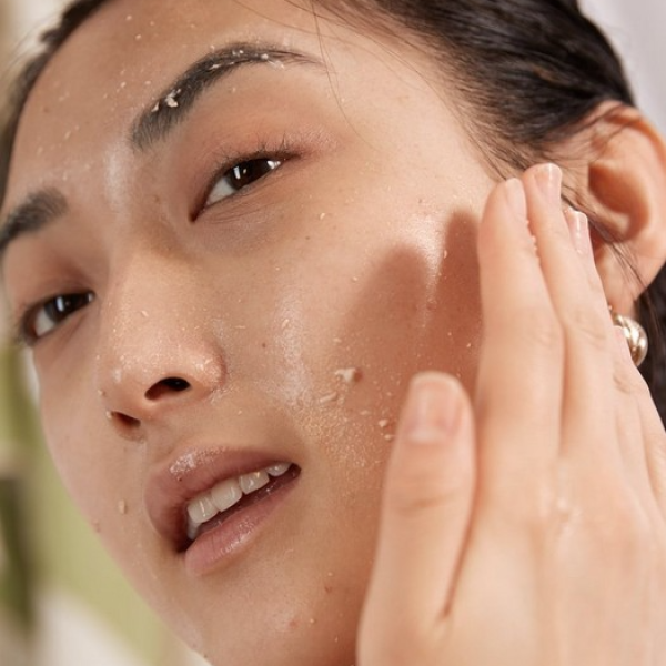 The Body Shop Drops of Youth Liquid Peel-100ml