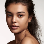 Fenty Beauty Eaze Drop' Lit All-Over Glow-02 Taffy Topaz (mini)