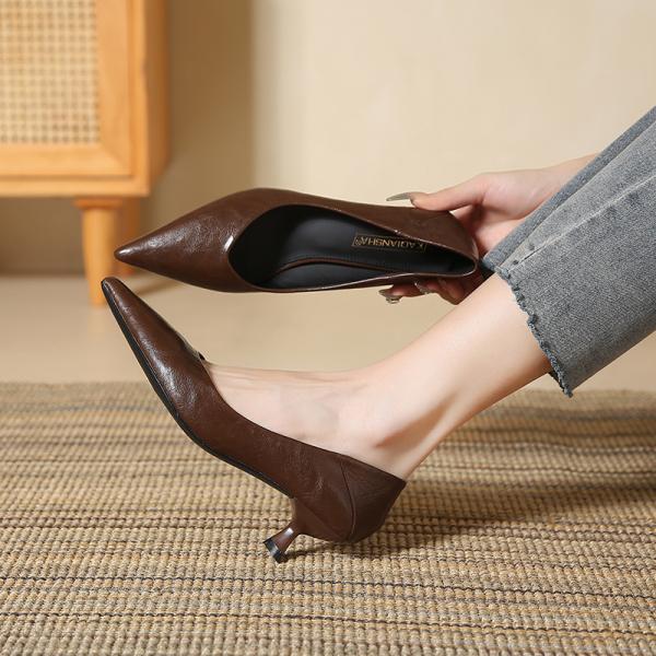 Soft Leather Pointed Soft Bottom Vintage Leather Shoes for Women