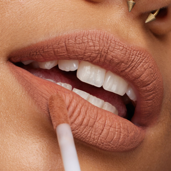 Huda Beauty Liquid Matte Lipstick-Sugar Boo