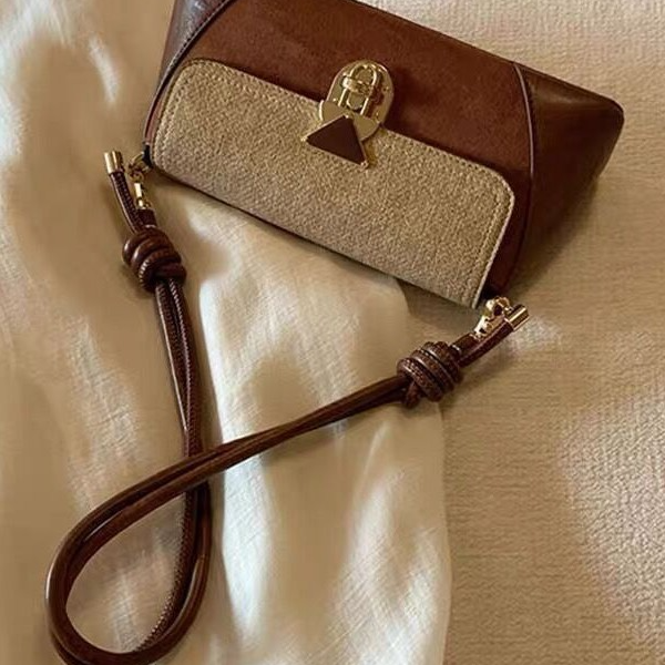 Niche Designer Underarm Baguette Shoulder Bag