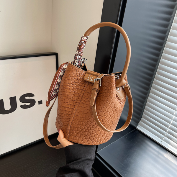 Trendy Retro Woven Bucket Shoulder Bag