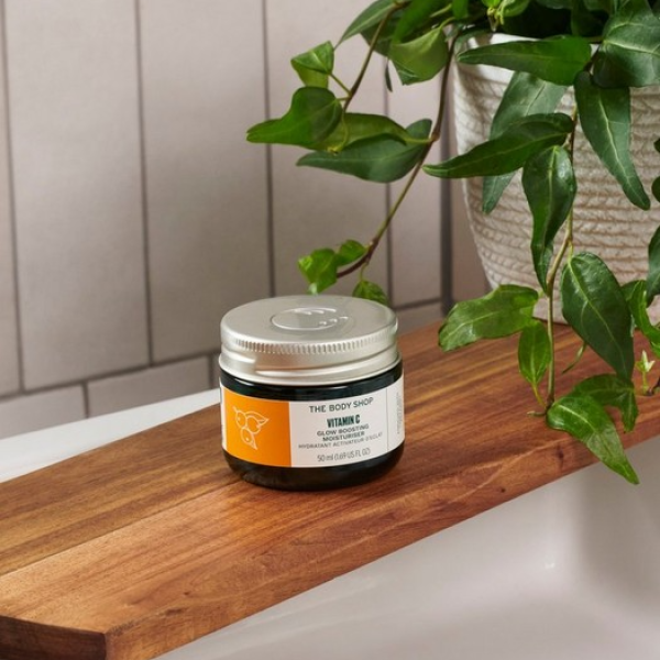 The Body Shop Vitamin C Glow Boosting Moisturiser(New)-50ml